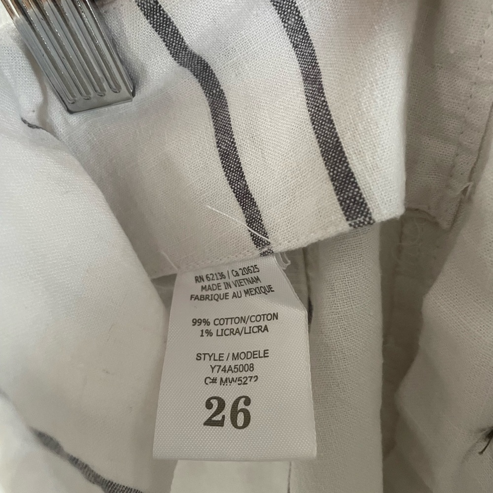 ☀️Women’s White Striped Cotton Pleated Shorts - Picture 4 of 4